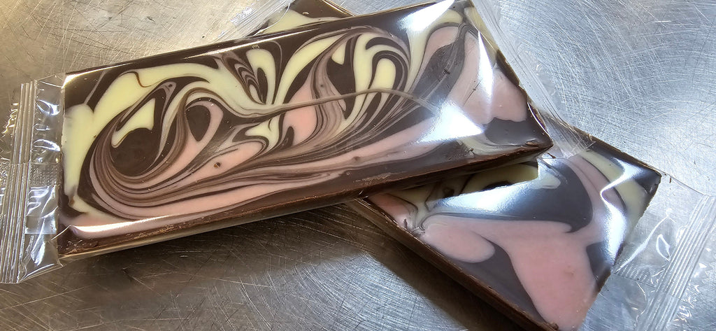 Milk Chocolate Bar with White Chocolate & Strawberry Swirls – Artisan Handmade